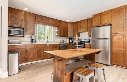 Williamsburg House | La Petite Ferme - Newly Renovated 3BDR Farmhouse - 6200