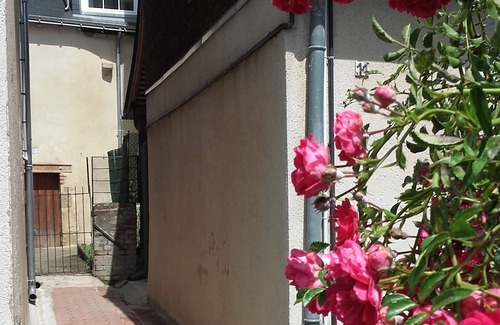 Amboise House | LA PETITE LUCETTE with its courtyard and troglo
