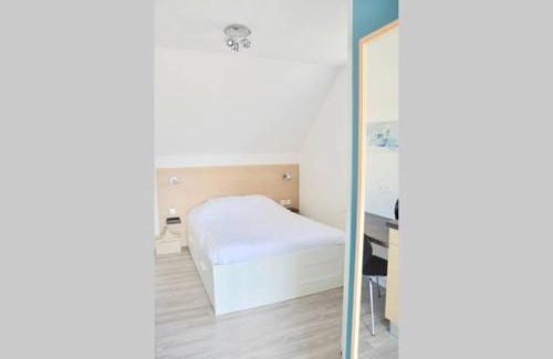 Avoine Apartment | La petite maison 3