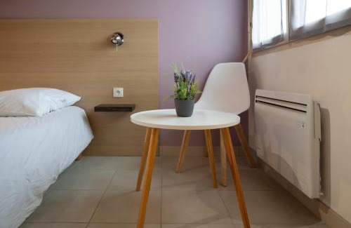 Avoine Apartment | La petite maison 4