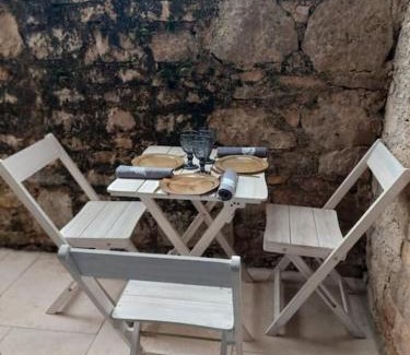 Mondalazac House | La petite maison bleue