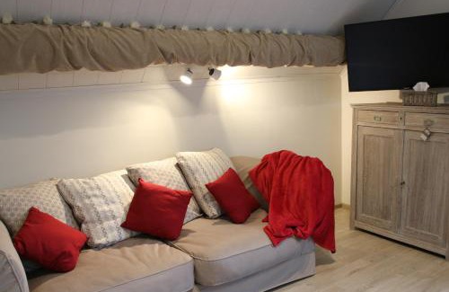 Mettet Bed & Breakfast | La petite maison dans la cour