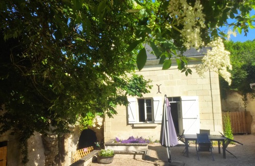 Beaumont-en-Veron House | La petite massonnière