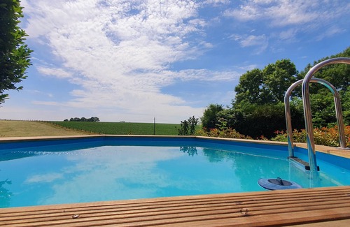 Boffles Cottage | La Petite Pâquerette Cozy 1 bedroom Cottage in the countryside. With woodburner!