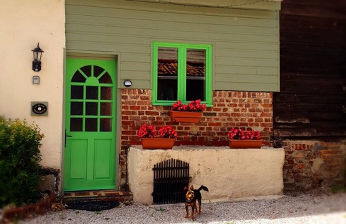 Boffles Cottage | La Petite Pâquerette Cozy 1 bedroom Cottage in the countryside. With woodburner!