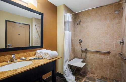 Beeville Hotel | La Quinta by Wyndham Beeville