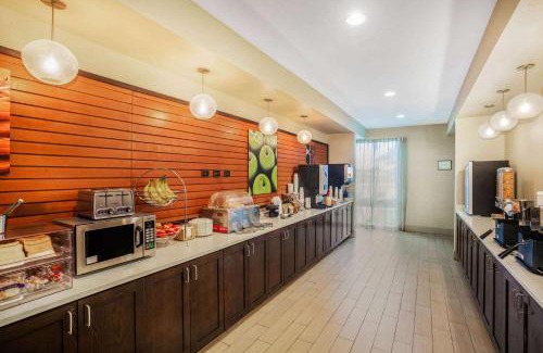 Beeville Hotel | La Quinta by Wyndham Beeville