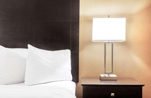 Beeville Hotel | La Quinta by Wyndham Beeville