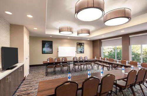 Clovis Hotel | La Quinta by Wyndham Clovis CA