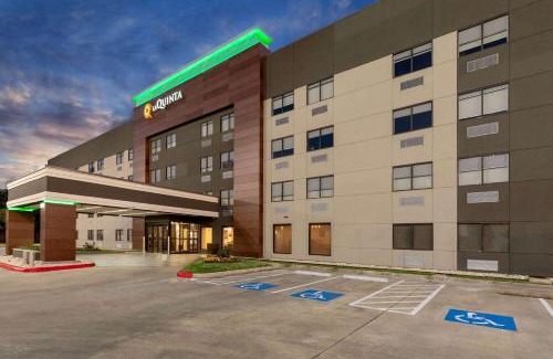 Brookhollow Hotel | La Quinta by Wyndham Houston NW Brookhollow
