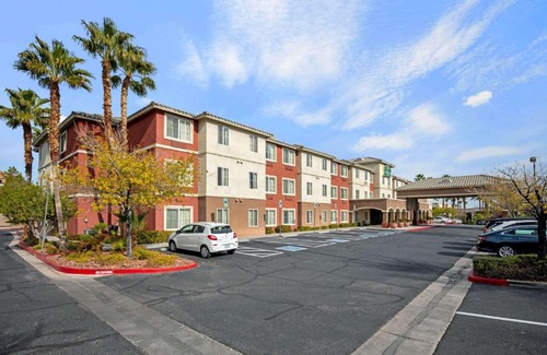 Peccole Ranch Hotel | La Quinta by Wyndham Las Vegas RedRock/Summerlin
