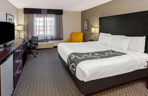 Delafield Hotel | La Quinta by Wyndham Milwaukee Delafield