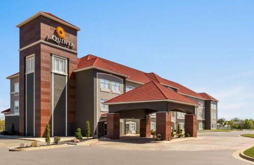 Shawnee Hotel | La Quinta by Wyndham Shawnee
