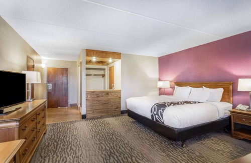 Johnson City Hotel | La Quinta Inn by Wyndham Binghamton - Johnson City