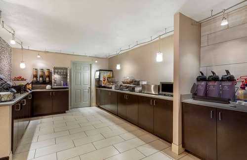 Johnson City Hotel | La Quinta Inn by Wyndham Binghamton - Johnson City
