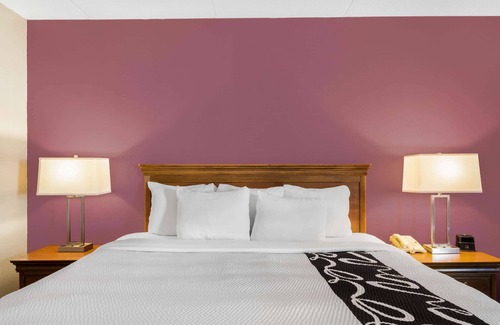 Johnson City Hotel | La Quinta Inn by Wyndham Binghamton - Johnson City