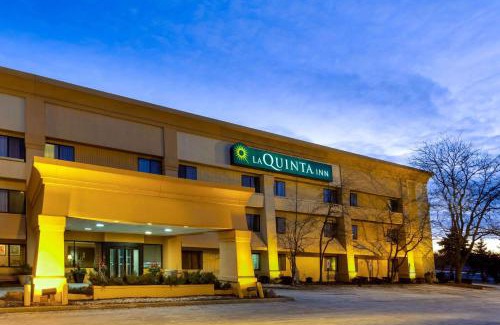 Willowbrook Hotel | La Quinta Inn by Wyndham Chicago Willowbrook