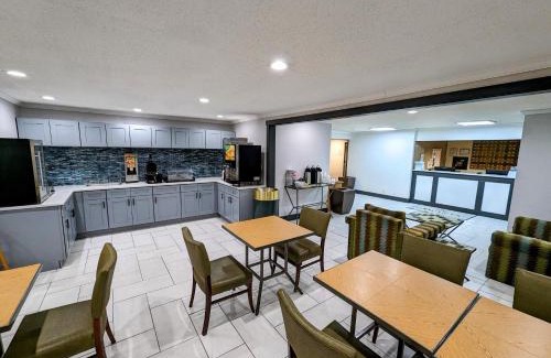 Willowbrook Hotel | La Quinta Inn by Wyndham Chicago Willowbrook