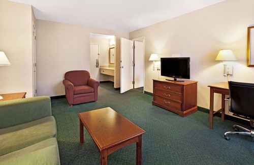 Canton Hotel | La Quinta Inn by Wyndham Detroit Canton