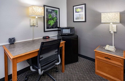 Western Division Hotel | La Quinta Inn by Wyndham Laredo I-35