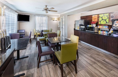 Western Division Hotel | La Quinta Inn by Wyndham Laredo I-35