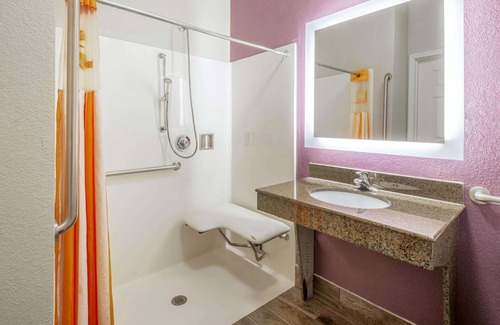 Gainesville Hotel | La Quinta Inn & Suites by Wyndham Gainesville