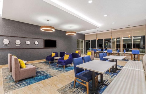 Kansas City Hotel | La Quinta Inn & Suites by Wyndham Kansas City Beacon Hill