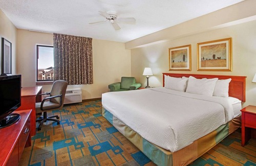 Northeast Heights Hotel | La Quinta Inn & Suites by Wyndham Albuquerque Journal Ctr NW