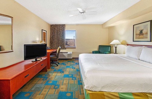 Northeast Heights Hotel | La Quinta Inn & Suites by Wyndham Albuquerque Journal Ctr NW