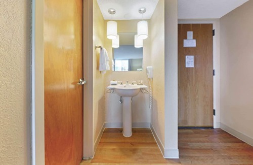 Coral Springs Hotel | La Quinta Inn & Suites by Wyndham Coral Springs South