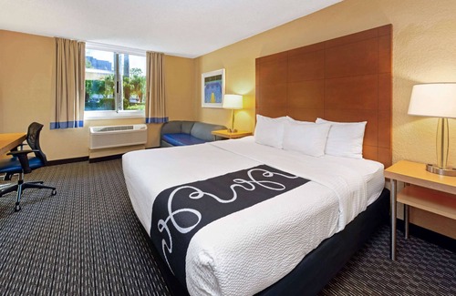 Coral Springs Hotel | La Quinta Inn & Suites by Wyndham Coral Springs South