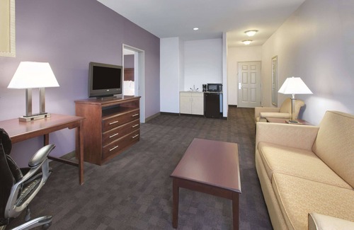 Corsicana Hotel | La Quinta Inn & Suites by Wyndham Corsicana
