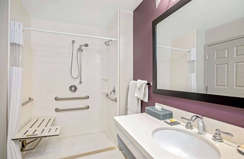 Portland Hotel | La Quinta Inn & Suites by Wyndham Corpus Christi - Portland