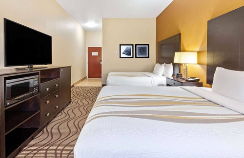 South Bend Hotel | La Quinta Inn & Suites by Wyndham South Bend