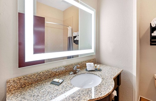 South Bend Hotel | La Quinta Inn & Suites by Wyndham South Bend