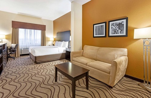 South Bend Hotel | La Quinta Inn & Suites by Wyndham South Bend