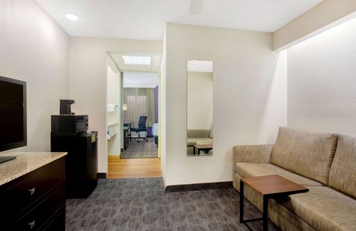 Springfield Hotel | La Quinta Inn & Suites by Wyndham Springfield South