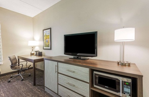 Jamestown Hotel | La Quinta Inn & Suites by Wyndham Jamestown