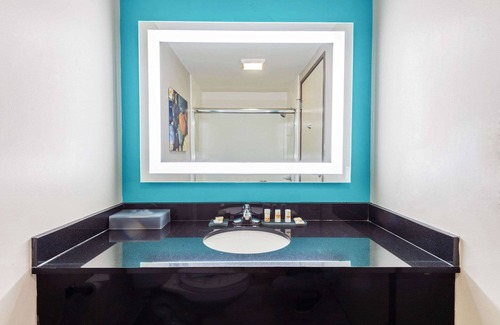 Jamestown Hotel | La Quinta Inn & Suites by Wyndham Jamestown