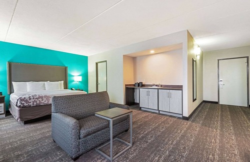 Jamestown Hotel | La Quinta Inn & Suites by Wyndham Jamestown