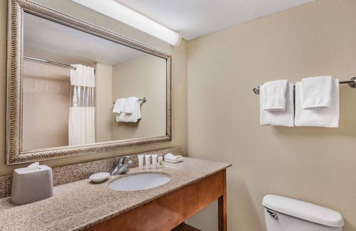Minnetonka Hotel | La Quinta Inn & Suites by Wyndham Minneapolis-Minnetonka