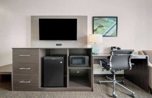 Sulphur Hotel | La Quinta Inn & Suites by Wyndham Sulphur (Lake Charles)