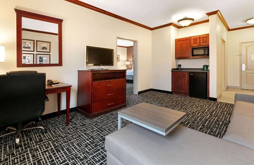 Lindale Hotel | La Quinta Inn & Suites by Wyndham Lindale
