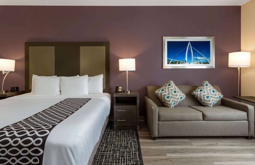 Wichita Hotel | La Quinta Inn & Suites by Wyndham Wichita Airport