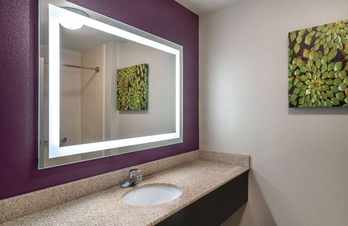 Latham Hotel | La Quinta Inn & Suites by Wyndham Latham Albany Airport