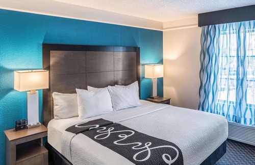 Ahwatukee Foothills Hotel | La Quinta Inn & Suites by Wyndham Phoenix Chandler