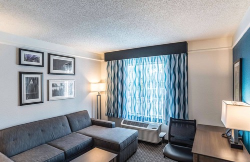 Ahwatukee Foothills Hotel | La Quinta Inn & Suites by Wyndham Phoenix Chandler