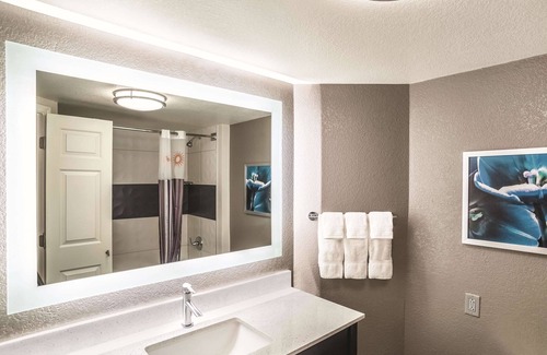 Ahwatukee Foothills Hotel | La Quinta Inn & Suites by Wyndham Phoenix Chandler
