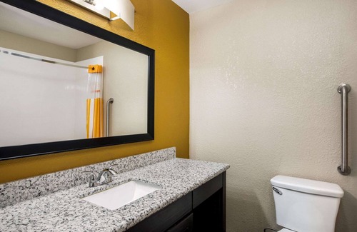 Emporia Hotel | La Quinta Inn & Suites by Wyndham Emporia