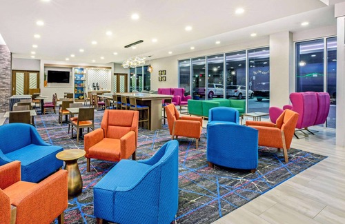 Brazos Hotel | La Quinta Inn & Suites by Wyndham Waco Downtown - Baylor